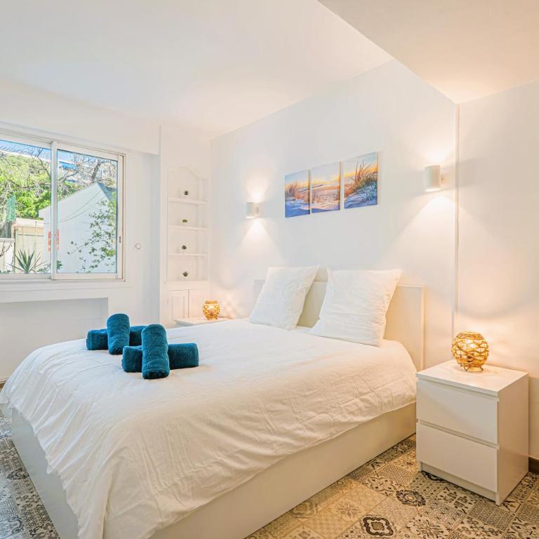 Exclusive Seafront Gem - Direct Beach Access - Terrace - Private parking - 8 people - Juan-les-Pins - Appartement 2 Chambres - 20