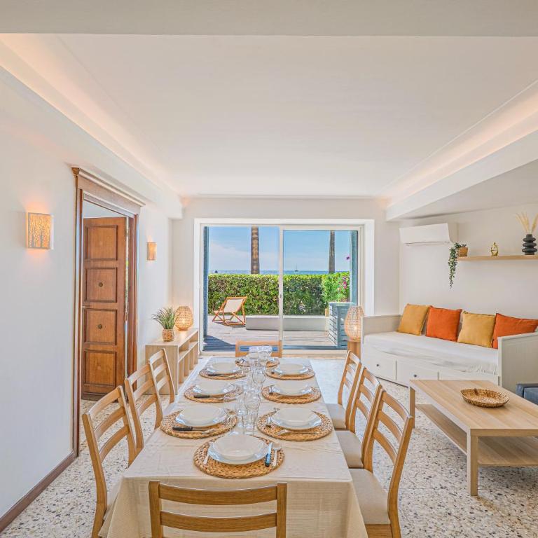 Exclusive Seafront Gem - Direct Beach Access - Terrace - Private parking - 8 people - Juan-les-Pins - Appartement 2 Chambres - 3