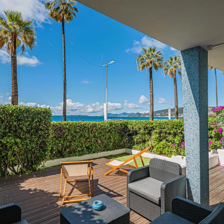 Exclusive Seafront Gem - Direct Beach Access - Terrace - Private parking - 8 people - Juan-les-Pins - Appartement 2 Chambres - 5