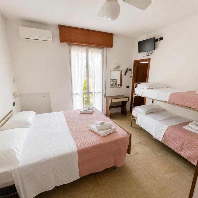Hotel Podgora Nuova Gestione - Camera Quadrupla con Balcone - 1