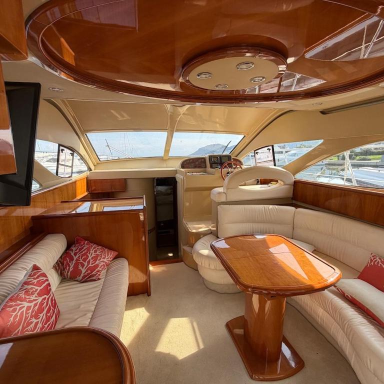 Unique stay aboard a boat - Mobile Home - 1