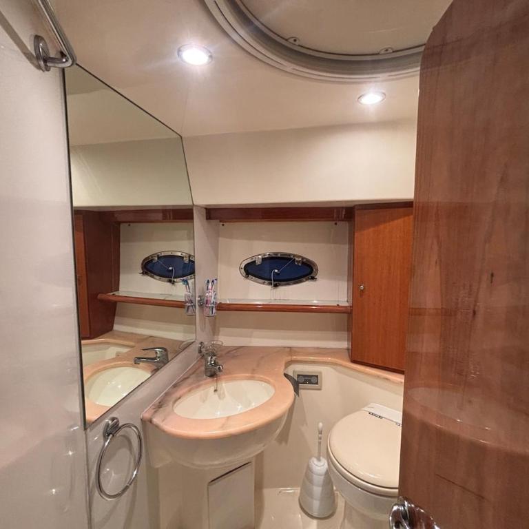 Unique stay aboard a boat - Mobile Home - 8