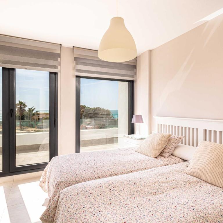 Villa Monaco, beachfront, private swimming pool 30m from the beach - Villa - 18