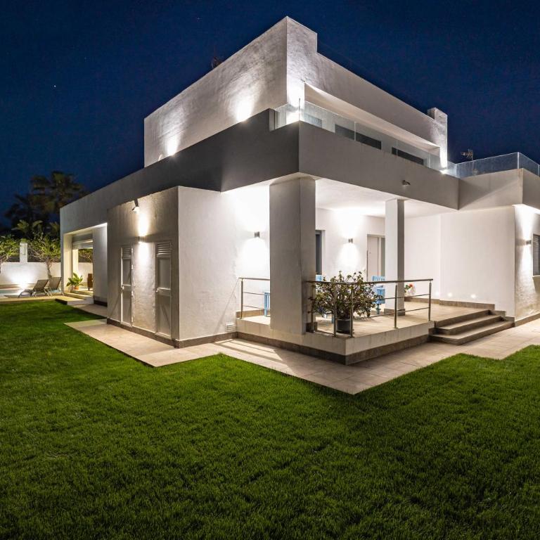 Villa Monaco, beachfront, private swimming pool 30m from the beach - Villa - 65