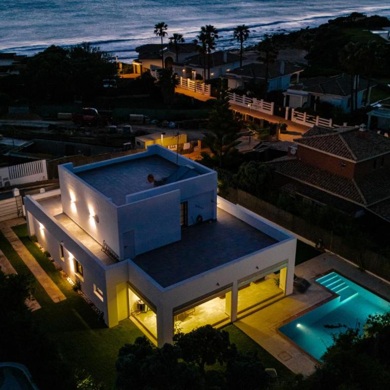 Villa Monaco, beachfront, private swimming pool 30m from the beach - Villa - 2