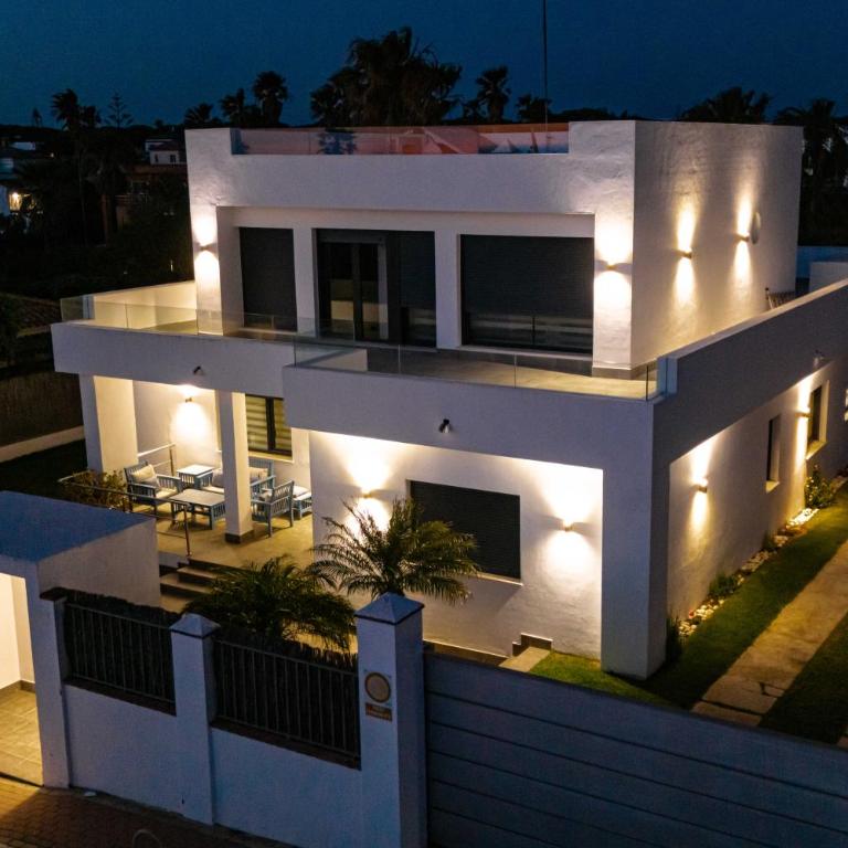 Villa Monaco, beachfront, private swimming pool 30m from the beach - Villa - 70