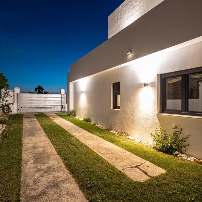 Villa Monaco, beachfront, private swimming pool 30m from the beach - Villa - 72