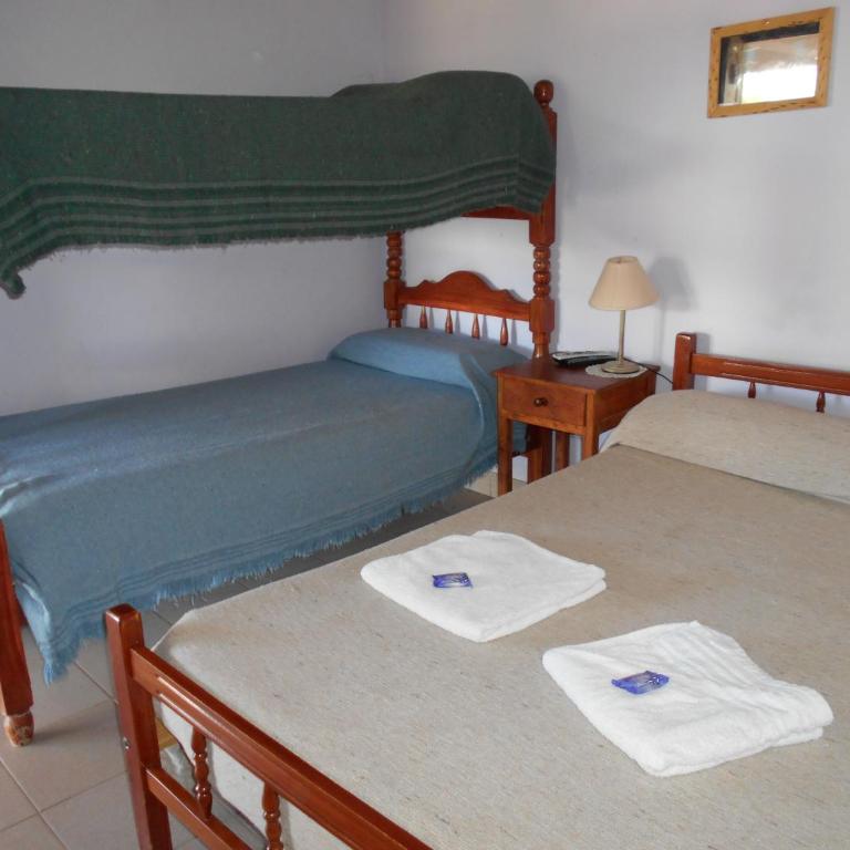 Hospedaje Las Tinajas - Habitación Cuádruple con baño - 2