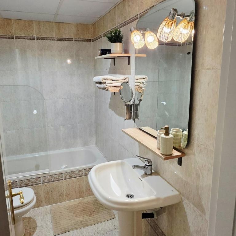 Elegant Apartment next to Beach & Marina Estepona - Apartamento de 1 dormitorio - 21
