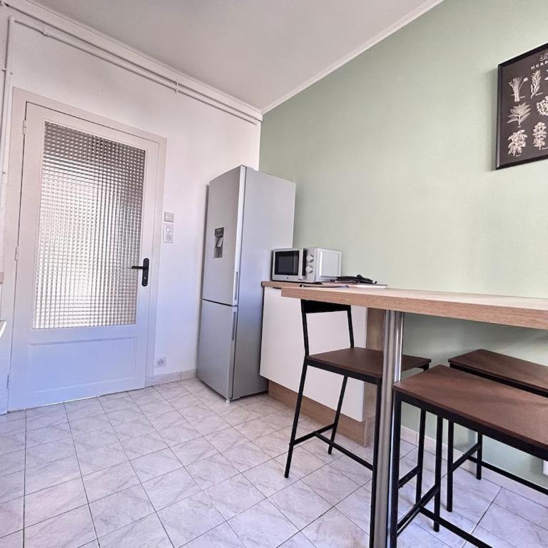 Confortable T4 proche de la gare avec petit balcon - Appartamento con 1 Camera da Letto - 3