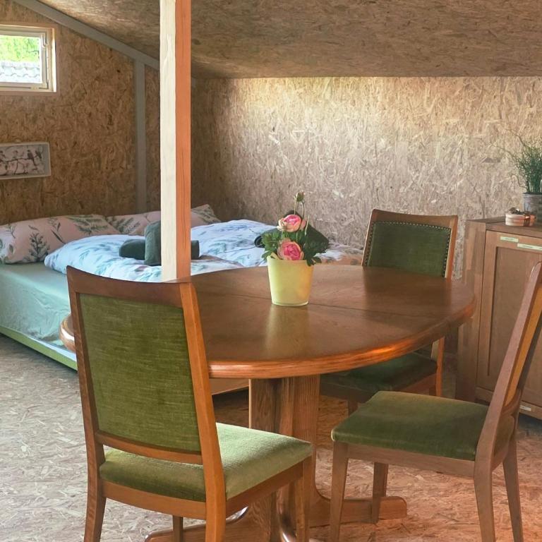 Cozy Cow Farm Lodge - Basic Dreibettzimmer - 2