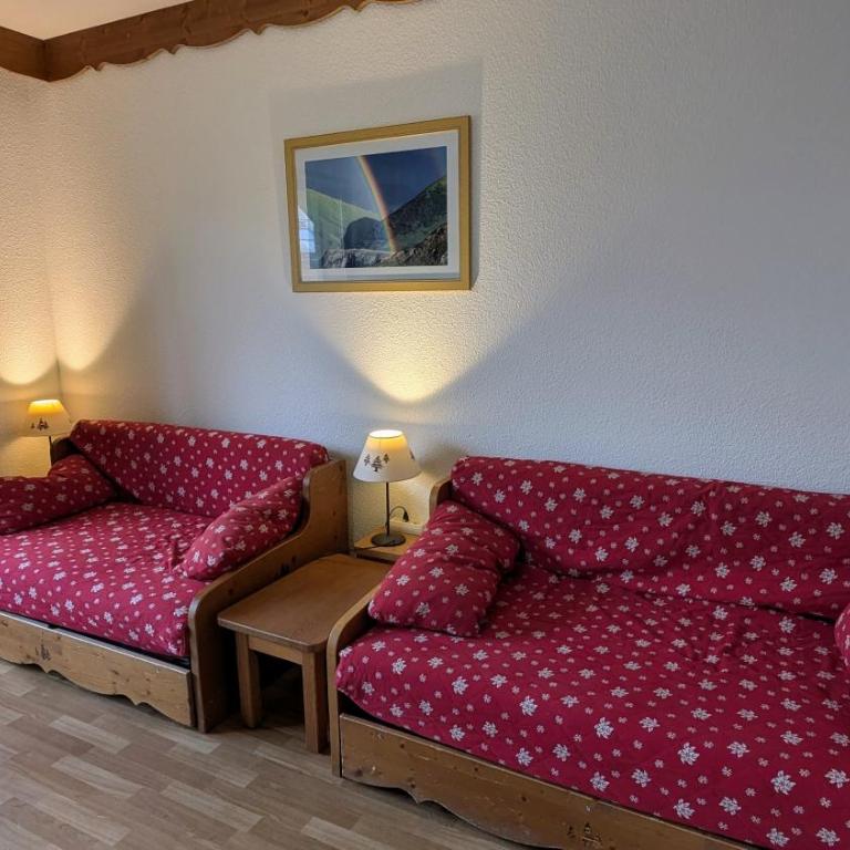 Appartement 4 pièces pour 6-8 personnes, 2 chambres, 1 cabine, 2 canapés-lit double dans le salon, au pied des pistes et piscine l'été, wifi fibre - Appartement - Vue sur Piscine - 6