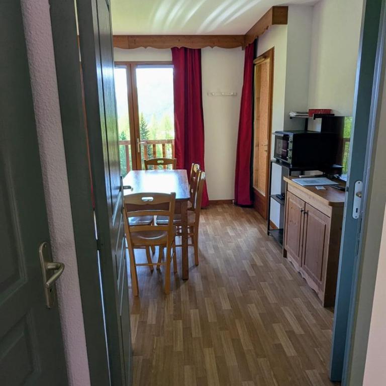 Appartement 3 pieces 6 personnes, 2 chambres, wifi fibre gratuit, piscine l'été et au pied des pistes l'hiver - Appartement 2 Chambres avec Vue sur la Montagne - 20