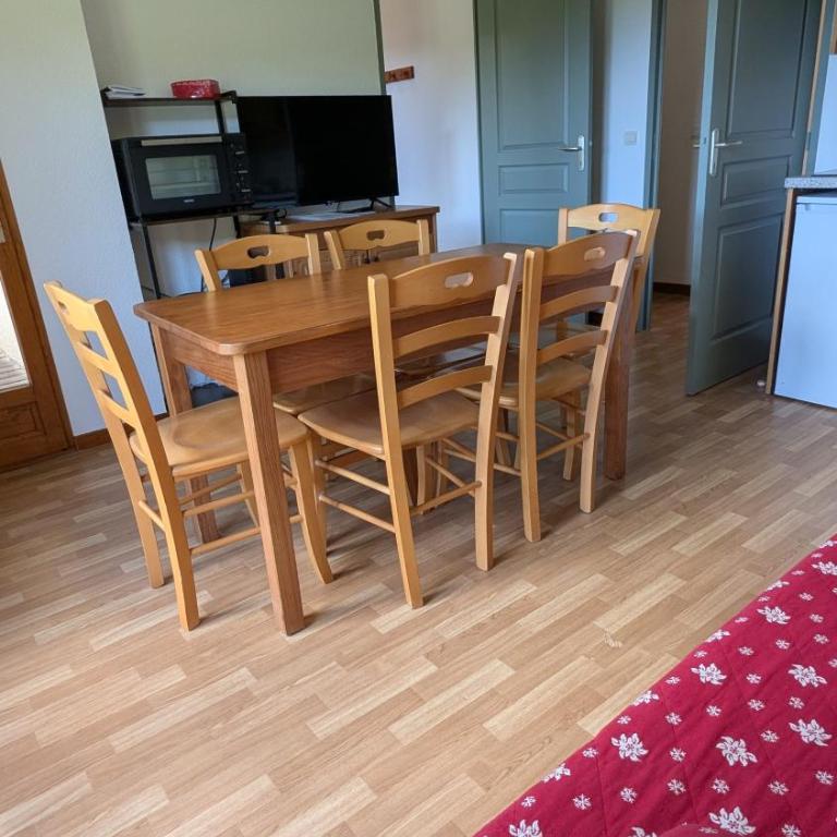Appartement 3 pieces 6 personnes, 2 chambres, wifi fibre gratuit, piscine l'été et au pied des pistes l'hiver - Appartement 2 Chambres avec Vue sur la Montagne - 30