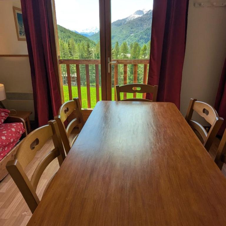 Appartement 3 pieces 6 personnes, 2 chambres, wifi fibre gratuit, piscine l'été et au pied des pistes l'hiver - Appartement 2 Chambres avec Vue sur la Montagne - 28