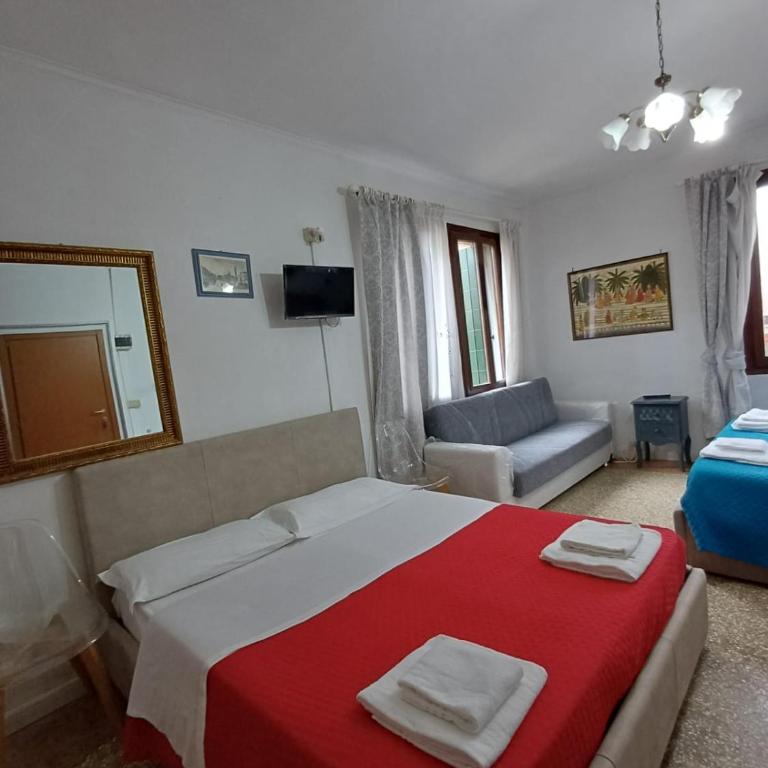Venice Guest House - Camera Familiare con Bagno Privato - 4