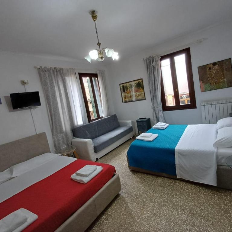 Venice Guest House - Camera Familiare con Bagno Privato - 9