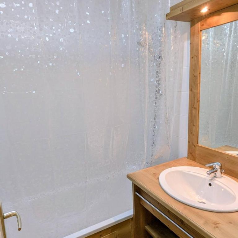 Appartement 3 pieces 6 personnes, 2 chambres, wifi fibre gratuit, piscine l'été et au pied des pistes l'hiver - Appartement 2 Chambres avec Vue sur la Montagne - 7