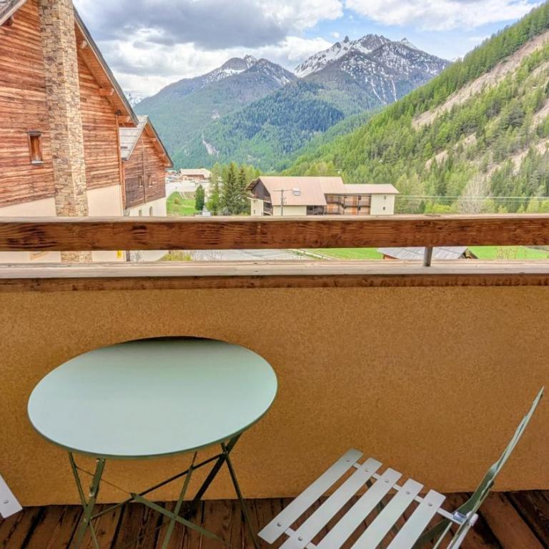 Appartement 3 pieces 6 personnes, 2 chambres, wifi fibre gratuit, piscine l'été et au pied des pistes l'hiver - Appartement 2 Chambres avec Vue sur la Montagne - 1