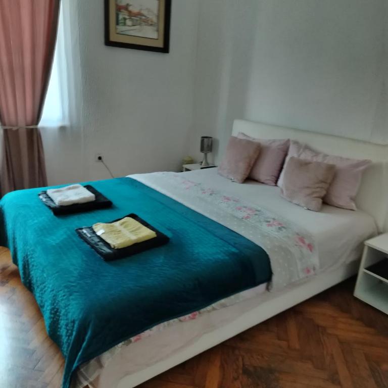 Cozy Downtown Apartment - Apartment - 20