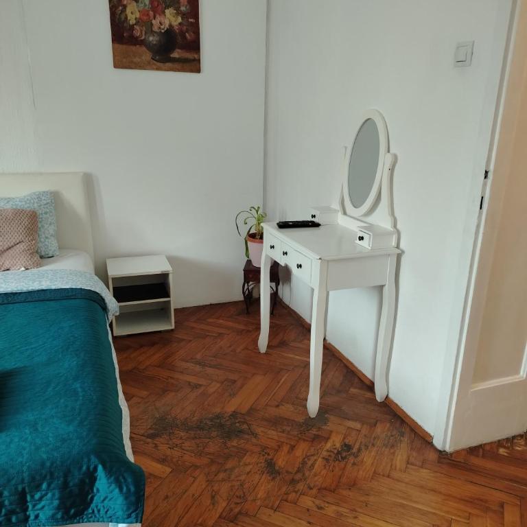 Cozy Downtown Apartment - Apartment - 14
