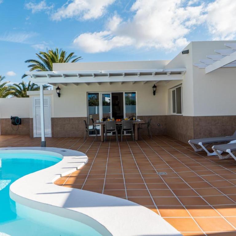 Villa Mamelo - Three-Bedroom House - 12