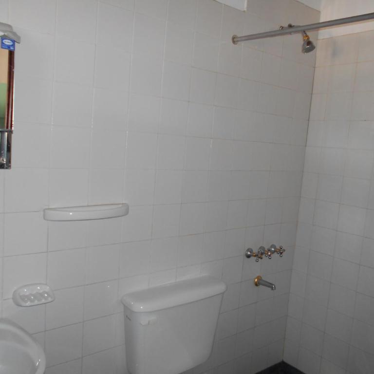 Hospedaje Las Tinajas - Habitación Cuádruple con baño privado - 4