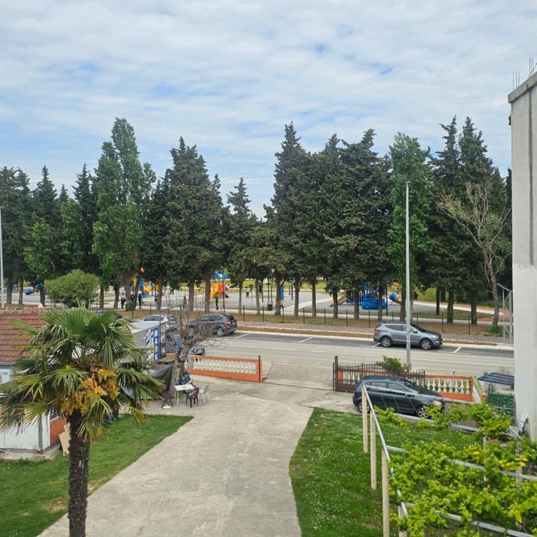 Casa ROBI - Apartments - Quadruple Room with Garden View - 2