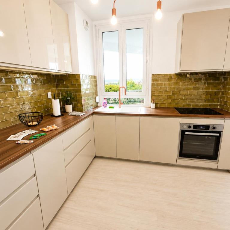 Appartement élégant & lumineux 100 m2 - 3 chambres - 2 balcons - 7 min du centre-ville Reims - Appartamento con 3 Camere da Letto - 12