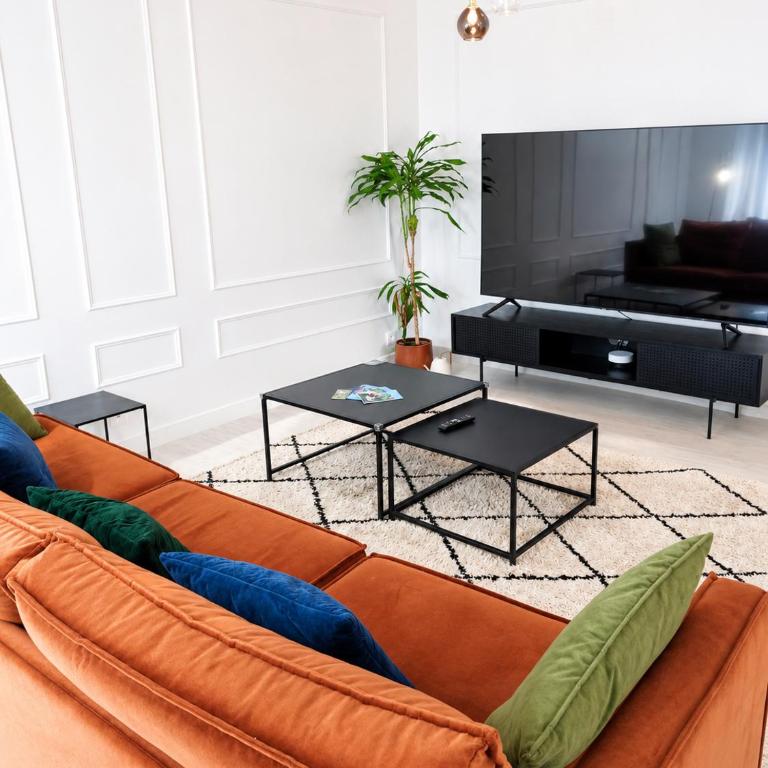 Appartement élégant & lumineux 100 m2 - 3 chambres - 2 balcons - 7 min du centre-ville Reims - Appartamento con 3 Camere da Letto - 9