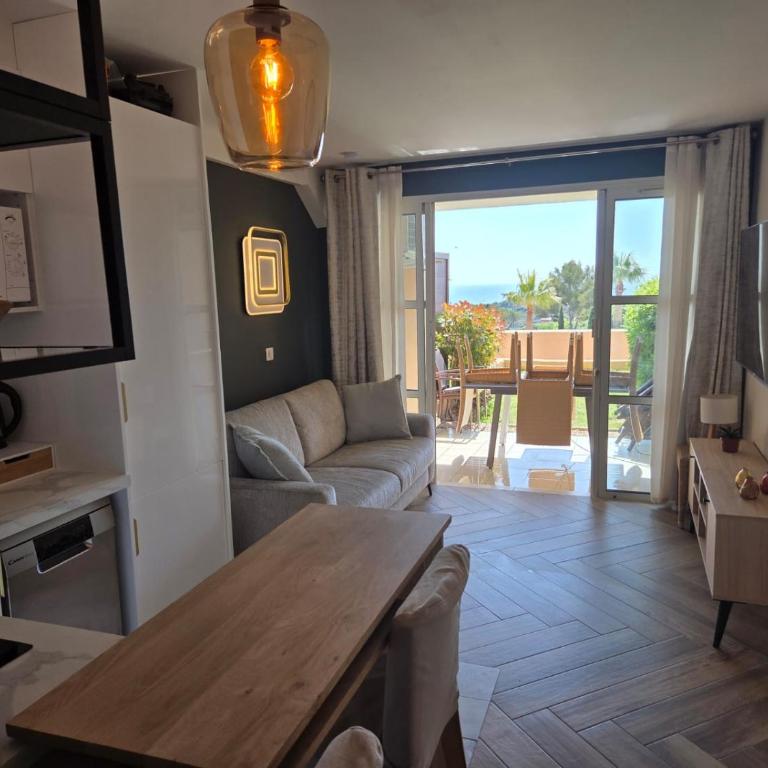 Cap Esterel Appart T2 Vue Mer Climatisé 4-5 personnes - Proche Plage et Commerces avec jardin, Parking gratuit, WiFi, 5 acces piscine - - Appartement 2 Chambres - Vue sur Mer - 29