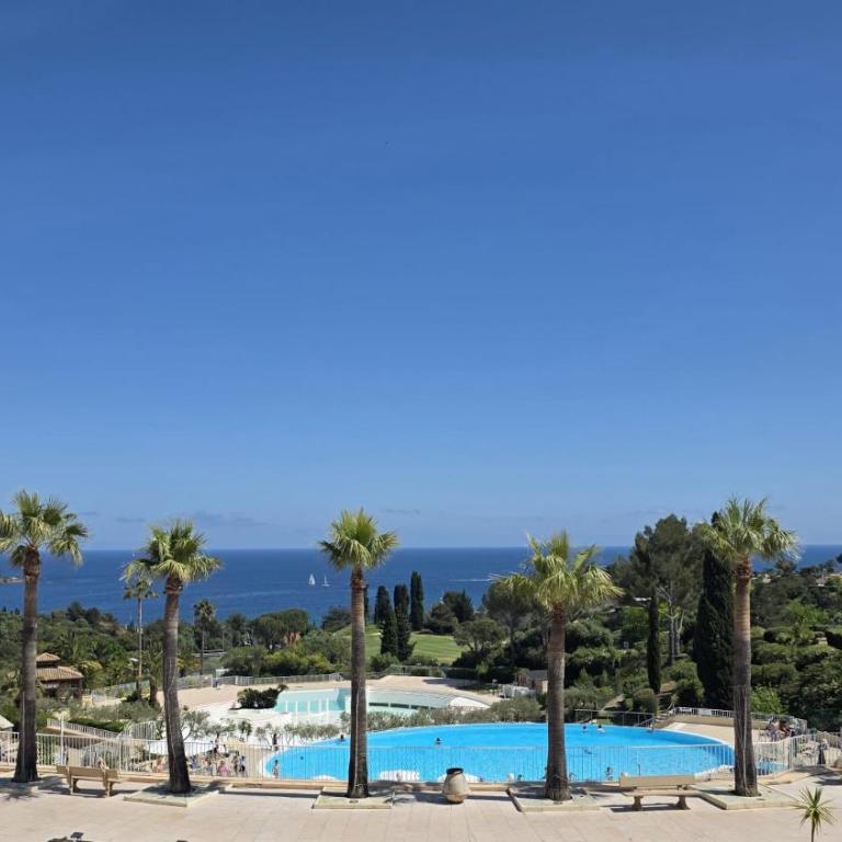 Cap Esterel Appart T2 Vue Mer Climatisé 4-5 personnes - Proche Plage et Commerces avec jardin, Parking gratuit, WiFi, 5 acces piscine - - Appartement 2 Chambres - Vue sur Mer - 15