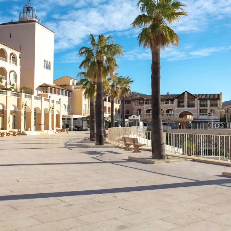 Cap Esterel Appart T2 Vue Mer Climatisé 4-5 personnes - Proche Plage et Commerces avec jardin, Parking gratuit, WiFi, 5 acces piscine - - Appartement 2 Chambres - Vue sur Mer - 40
