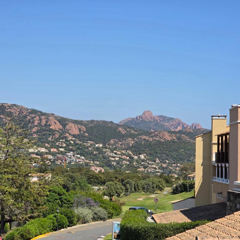 Cap Esterel Appart T2 Vue Mer Climatisé 4-5 personnes - Proche Plage et Commerces avec jardin, Parking gratuit, WiFi, 5 acces piscine - - Appartement 2 Chambres - Vue sur Mer - 41