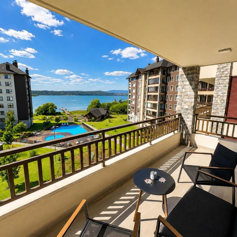 Departamento moderno con vista al lago Villarrica y piscina - Two-Bedroom Apartment - 1