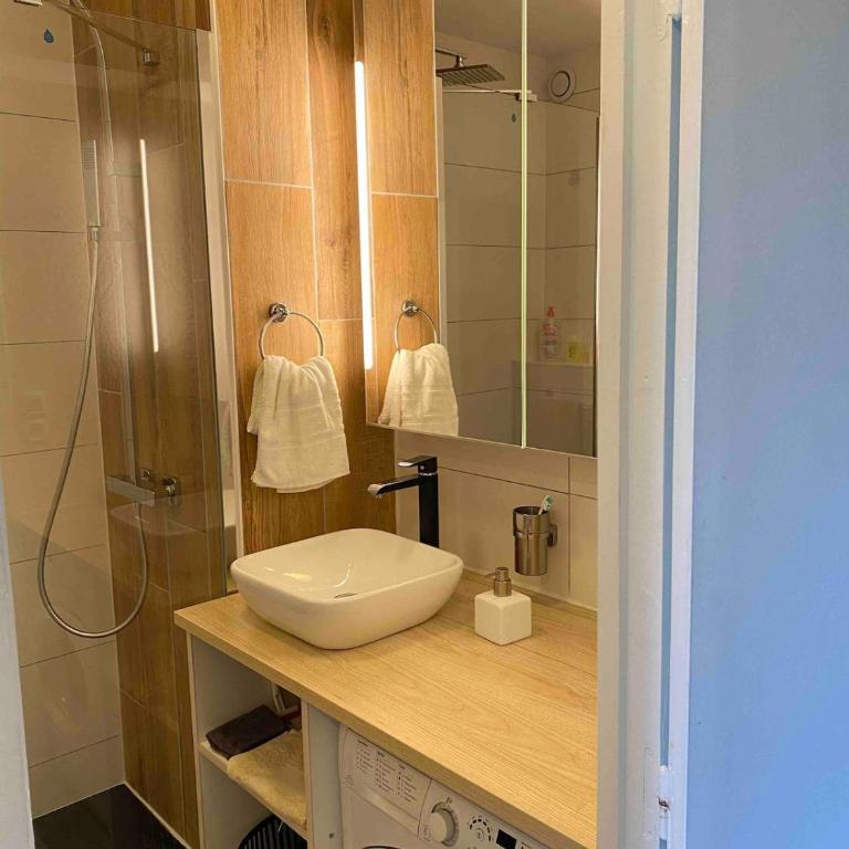 Appartement bord de mer avec parking gratuit - Two-Bedroom Apartment - 30