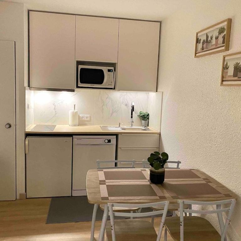Appartement bord de mer avec parking gratuit - Two-Bedroom Apartment - 37