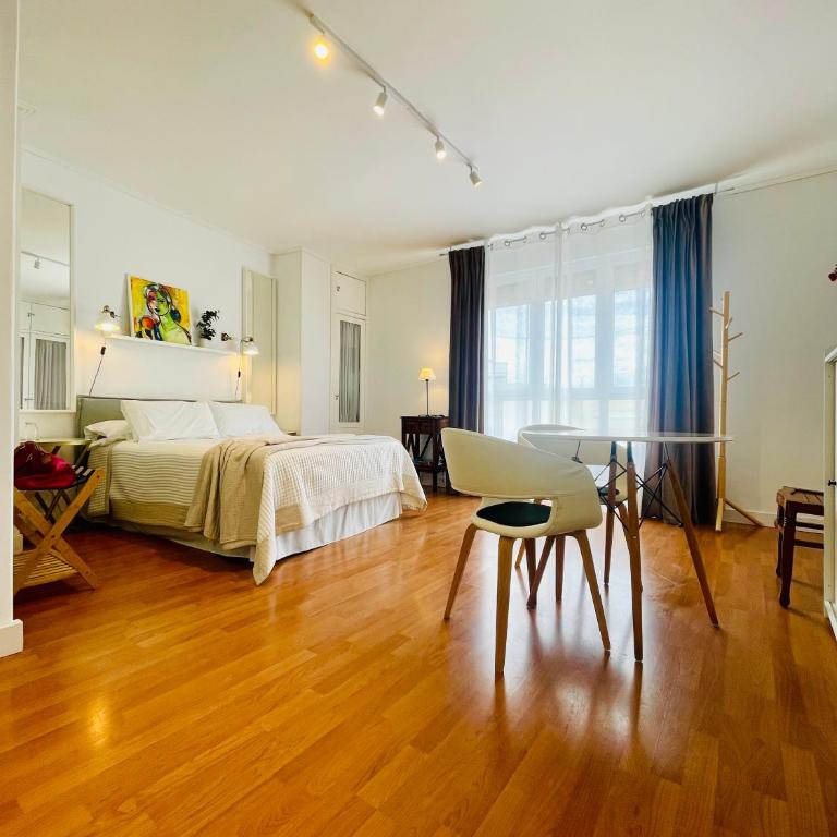 Ático Luz de Córdoba Station parking free center city - Estudio Deluxe con cama grande - 2