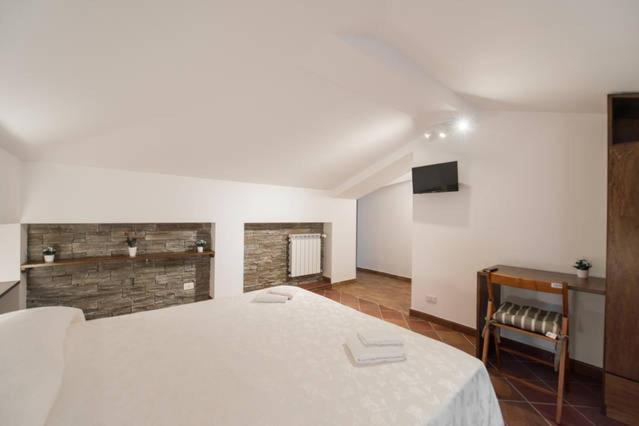 B&B Glicini - Camera Tripla con Bagno - 8
