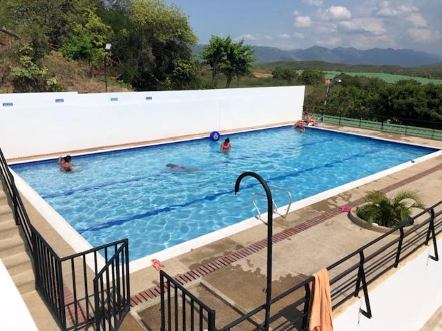 Casa con Jacuzzi Vía El Peñon Girardot - Three-Bedroom Villa - 26