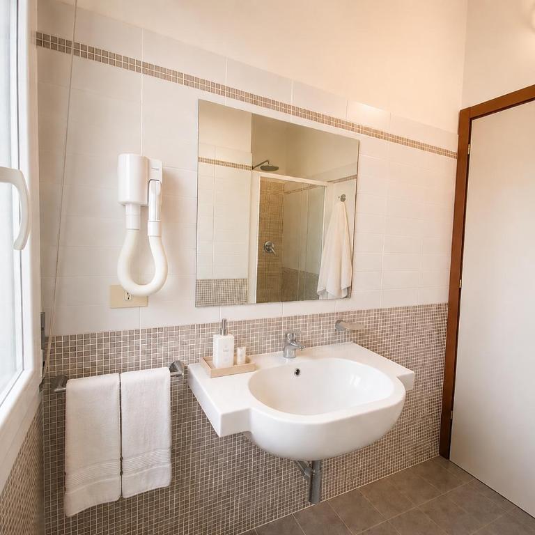 Hotel Bremen - Camera Quadrupla Comfort - 8