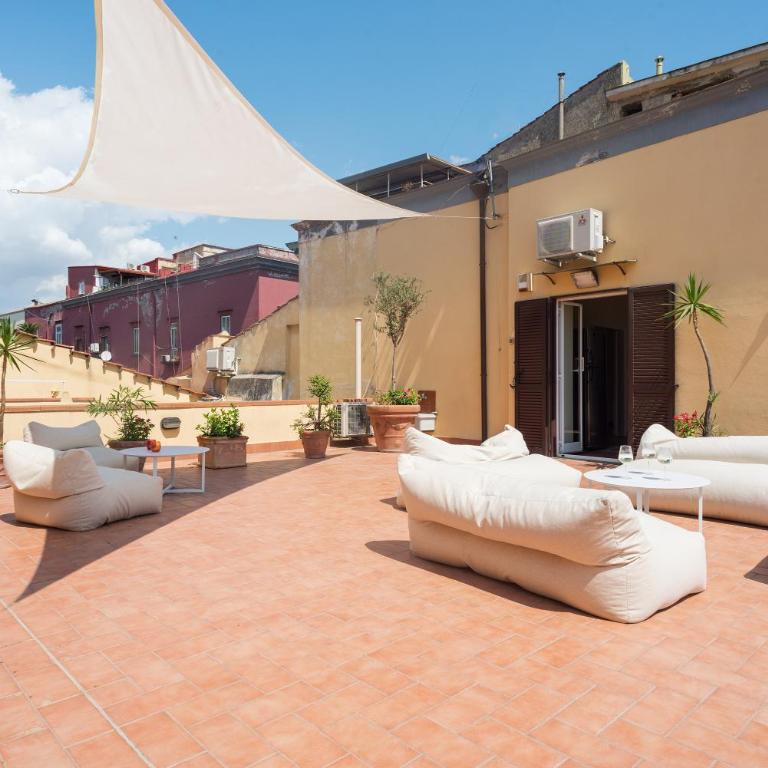 The Supreme Penthouse Iconic Terrace in Old Naples for group - Maison de Vacances - 2