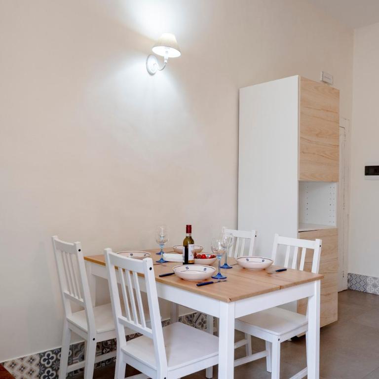 Garibaldi 54 - Superior One-Bedroom Apartment with Balcony - 7