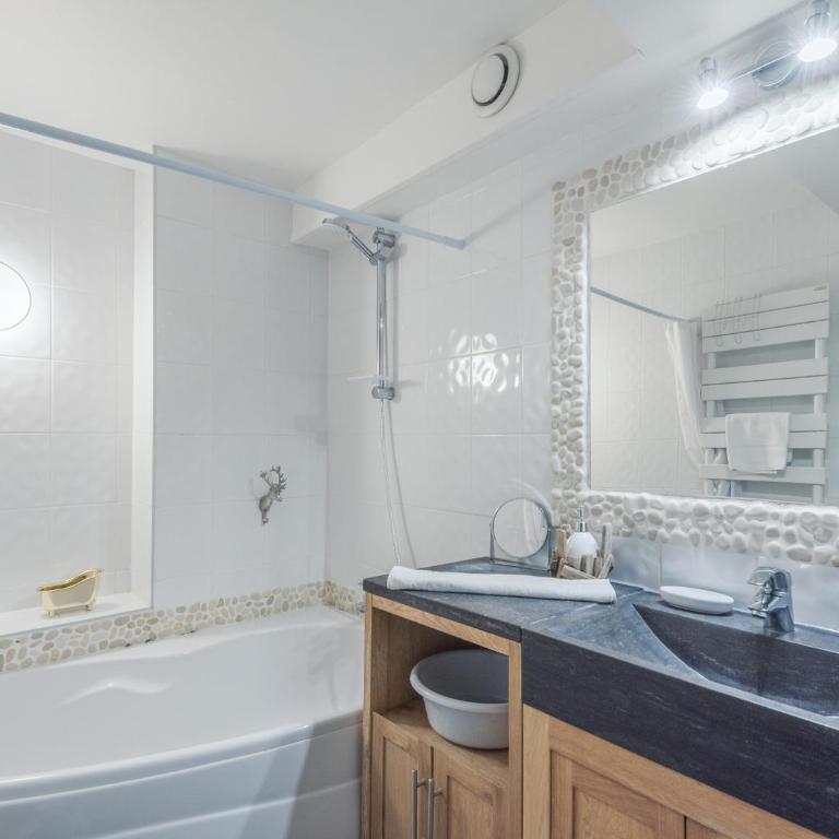 Le Clos des Cimes - Appartement 2 Chambres - Vue sur Jardin - 15