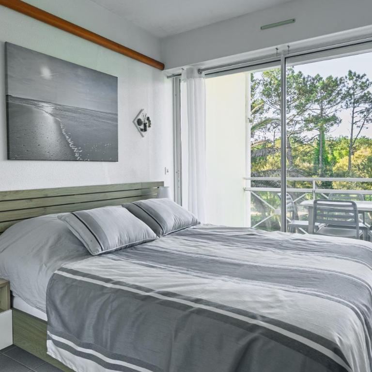 Entre Foret et Ocean - Two-Bedroom Deluxe Apartment with Garden View - 18