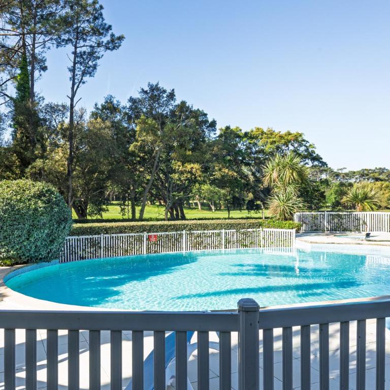 Entre Foret et Ocean - Two-Bedroom Deluxe Apartment with Garden View - 29