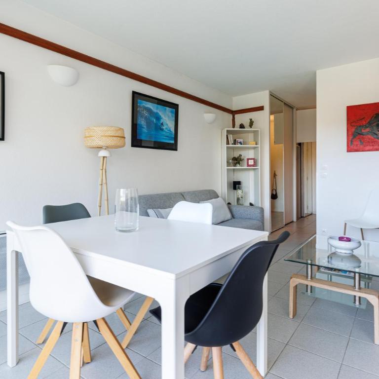 Entre Foret et Ocean - Two-Bedroom Deluxe Apartment with Garden View - 13