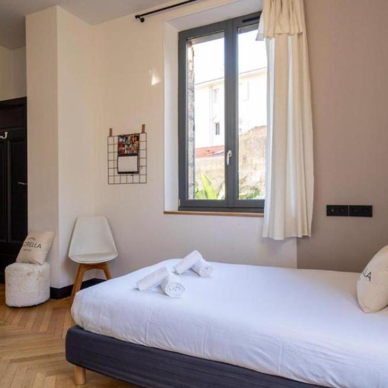 VILLA CAMPESTRA avec piscine, terrasses et jardin - Villa avec Piscine Privée - 50