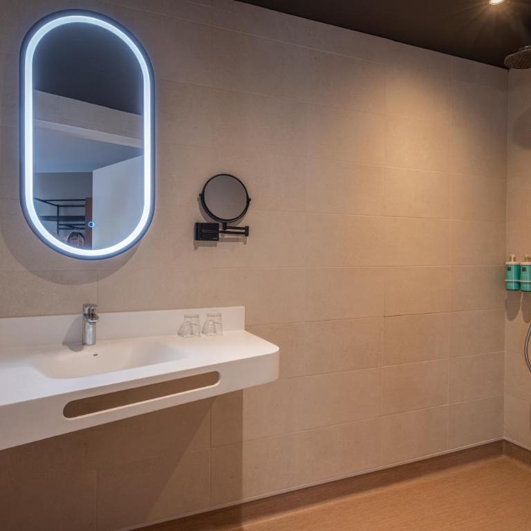 Novotel Marseille Centre Gare - Chambre Double pour Personnes à Mobilité Réduite - 4