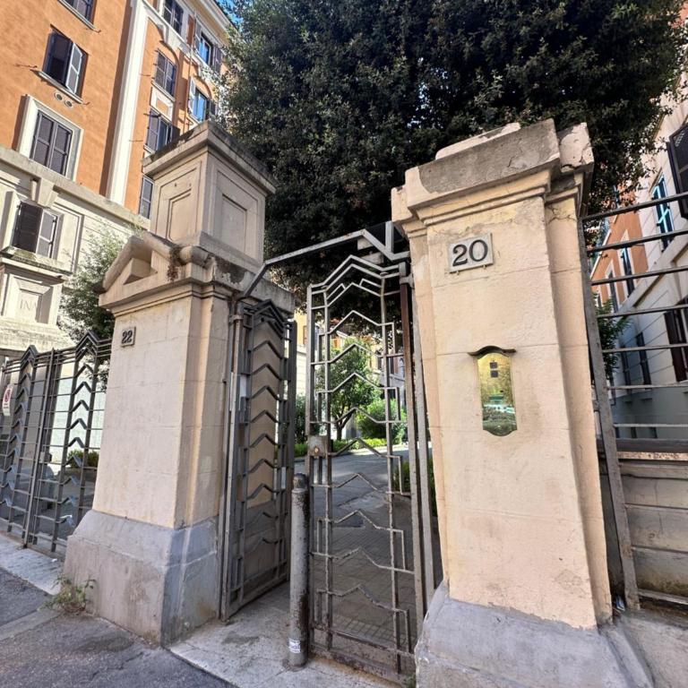 Cozy Enna Rooms - Metro Re di Roma & WiFi - Camera Matrimoniale con Bagno Privato Esterno - 7
